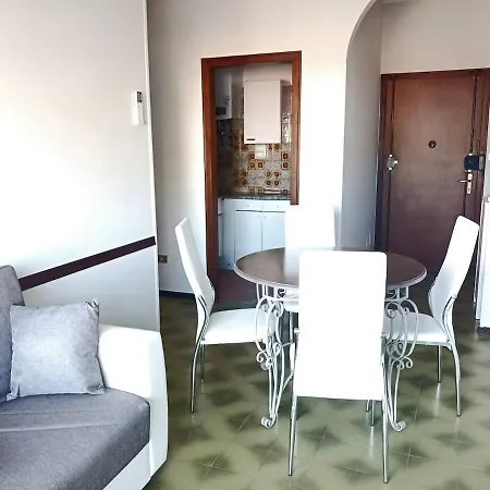 Alba Trilocale Vista Mare - 2 Da Letto Appartement *