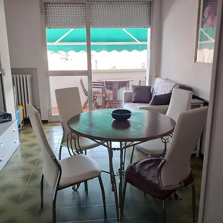 Alba Trilocale Vista Mare - 2 Da Letto Appartement *