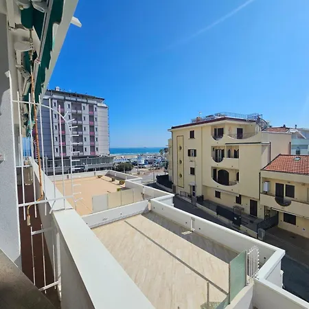 Alba Trilocale Vista Mare - 2 Da Letto Apartment